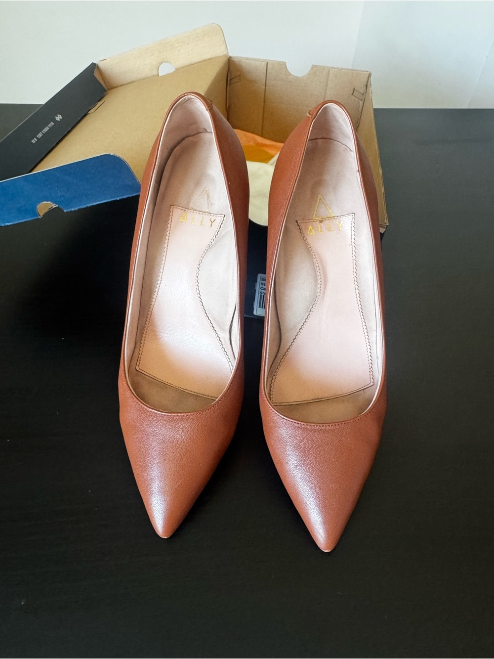 Pointed-Toe Pump in Brown